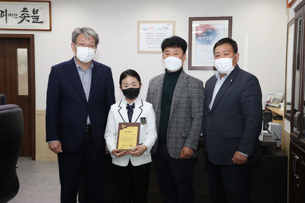 정읍의 딸 방서희(왼쪽 두번째) 양이 정읍시 홍보대사로 위촉됐다. 사진=정읍시 ]