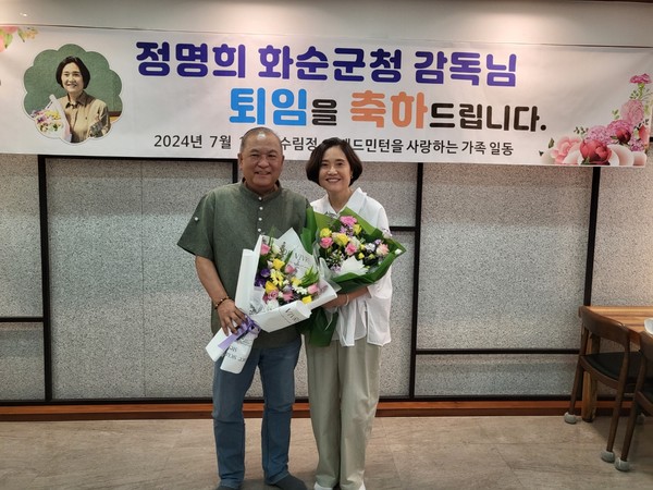 왼쪽부터 김중수, 정명희