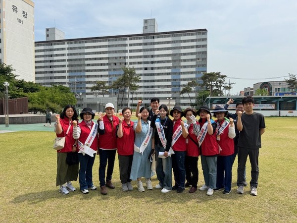 공중화장실 불법촬영카메라 합동점검반 기념사진(민간탐지전문업체, 군민참여
