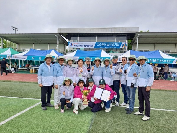 그라운드골프(회장 송영숙) 단체전 1위를 차지한 화순군 선수단
